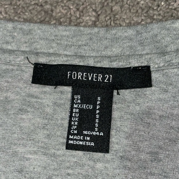 NWOT Gray FOREVER 21 Cropped V-Neck - Picture 2 of 4